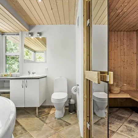 1465 Aakirkeby - Poseregardsvejen 5 *